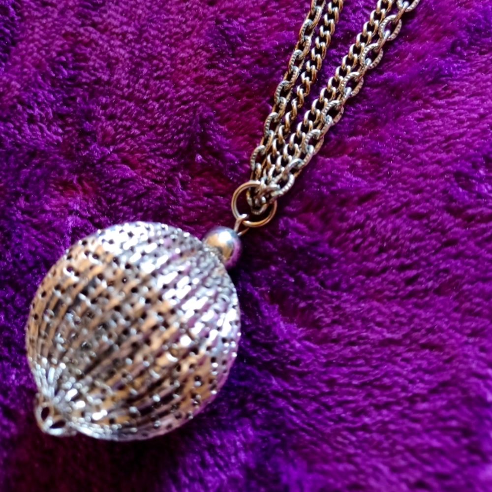Vintage Lisa Silver Dual Chain Round Ball Pendant Necklace